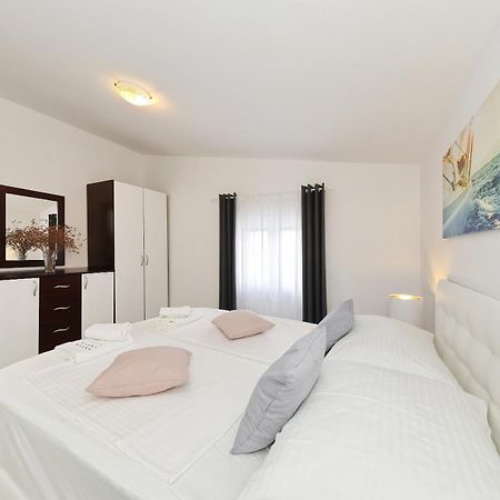 Apartments Rosini, 300M From The Beach With Shared Tavern And Bikes, Nin Esterno foto