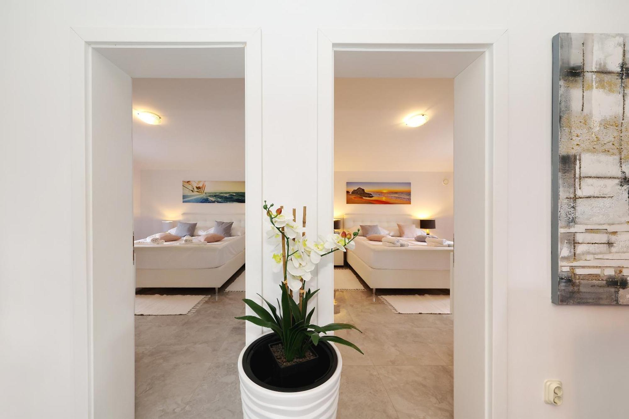Apartments Rosini, 300M From The Beach With Shared Tavern And Bikes, Nin Esterno foto