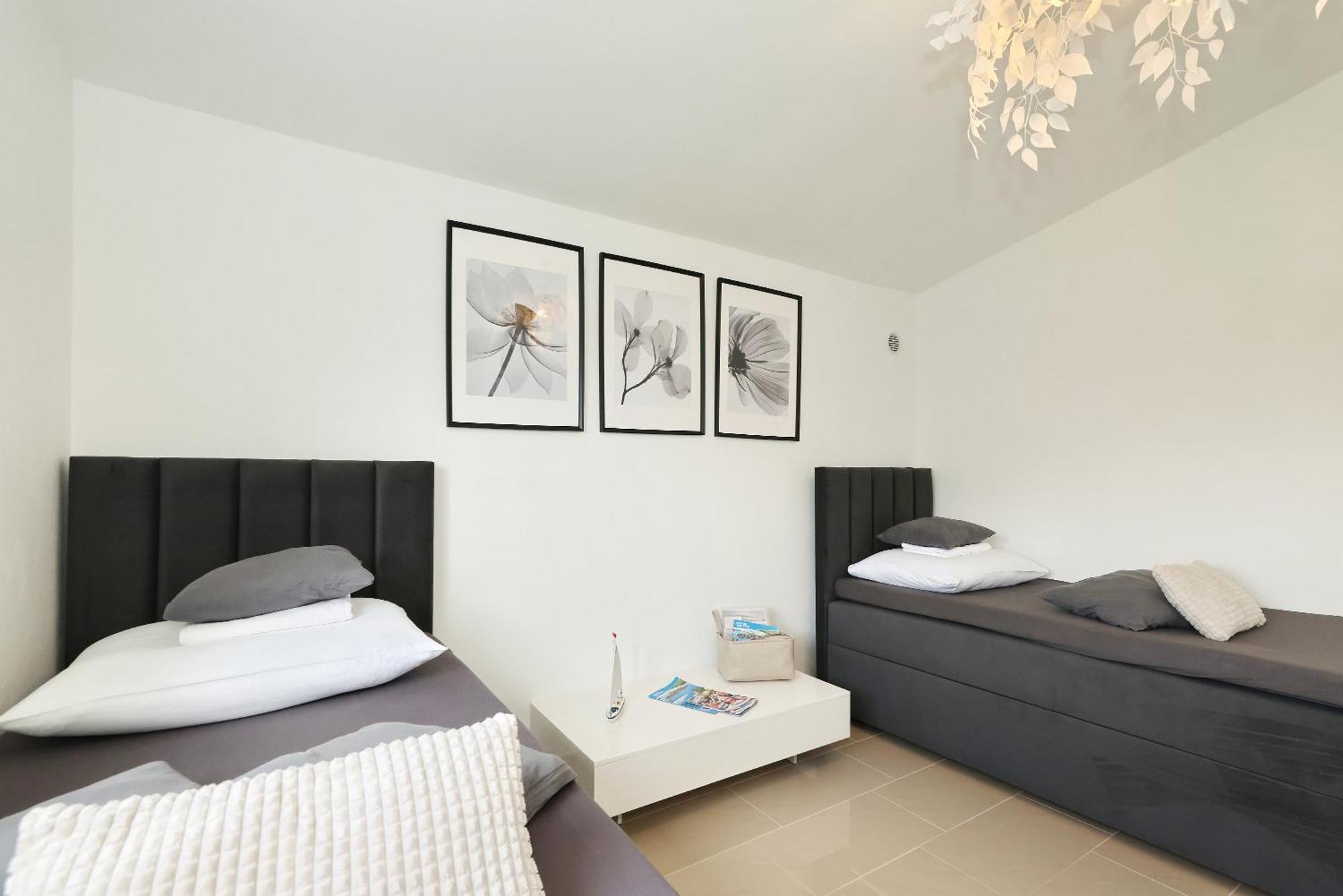 Apartments Rosini, 300M From The Beach With Shared Tavern And Bikes, Nin Esterno foto