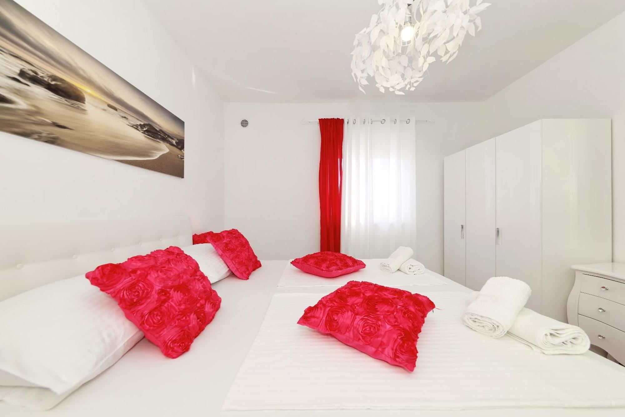 Apartments Rosini, 300M From The Beach With Shared Tavern And Bikes, Nin Esterno foto