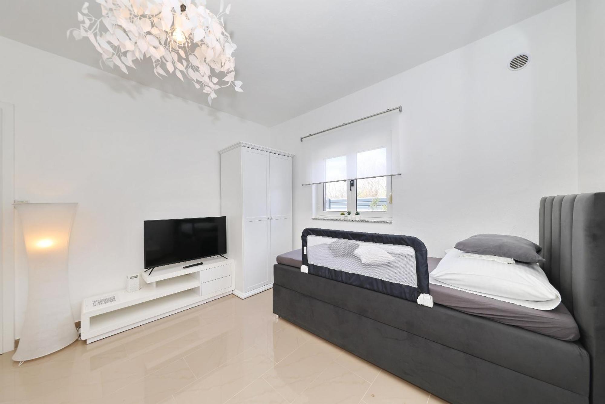 Apartments Rosini, 300M From The Beach With Shared Tavern And Bikes, Nin Esterno foto