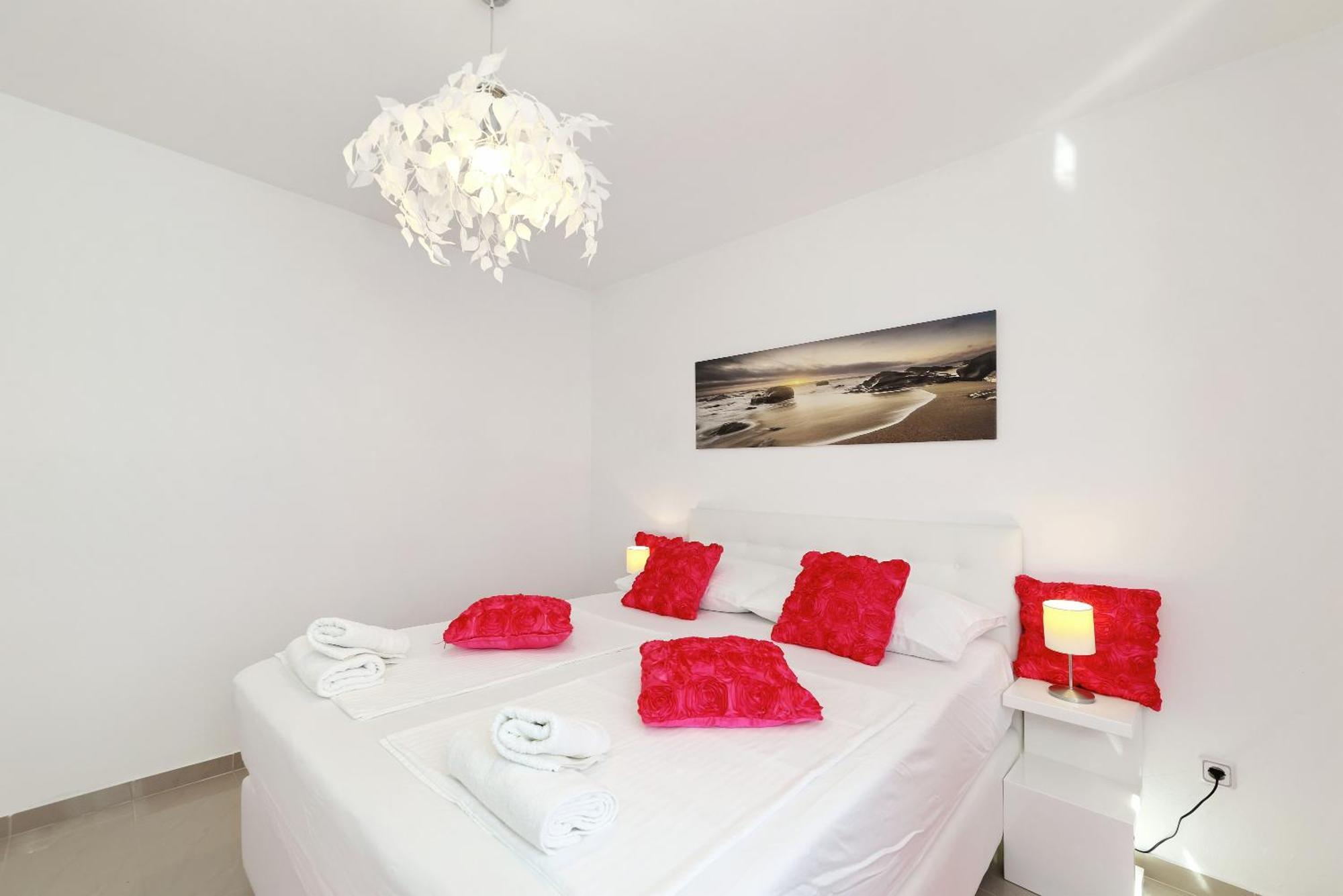 Apartments Rosini, 300M From The Beach With Shared Tavern And Bikes, Nin Esterno foto